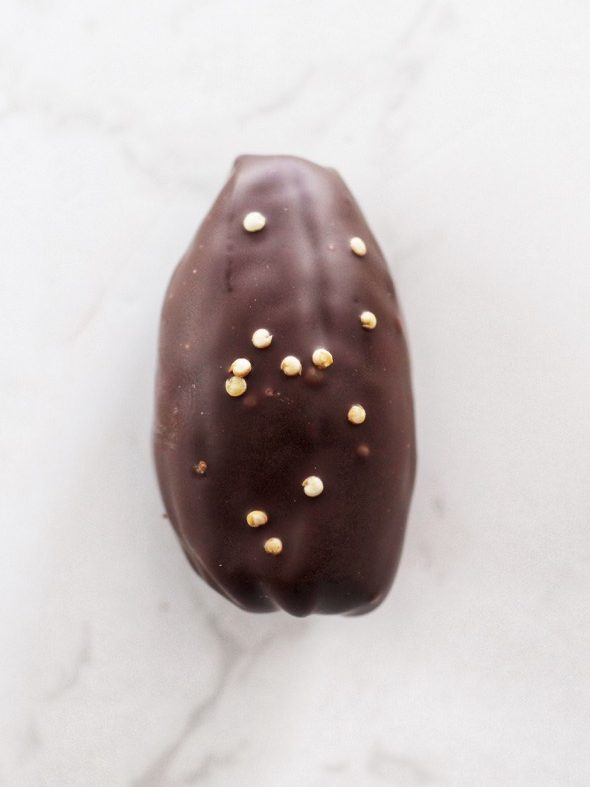 White chocolate coated date filled with creamy madagascan vanilla, crunchy roasted almond and just the right amount of orange! A limited edition for Valentines day